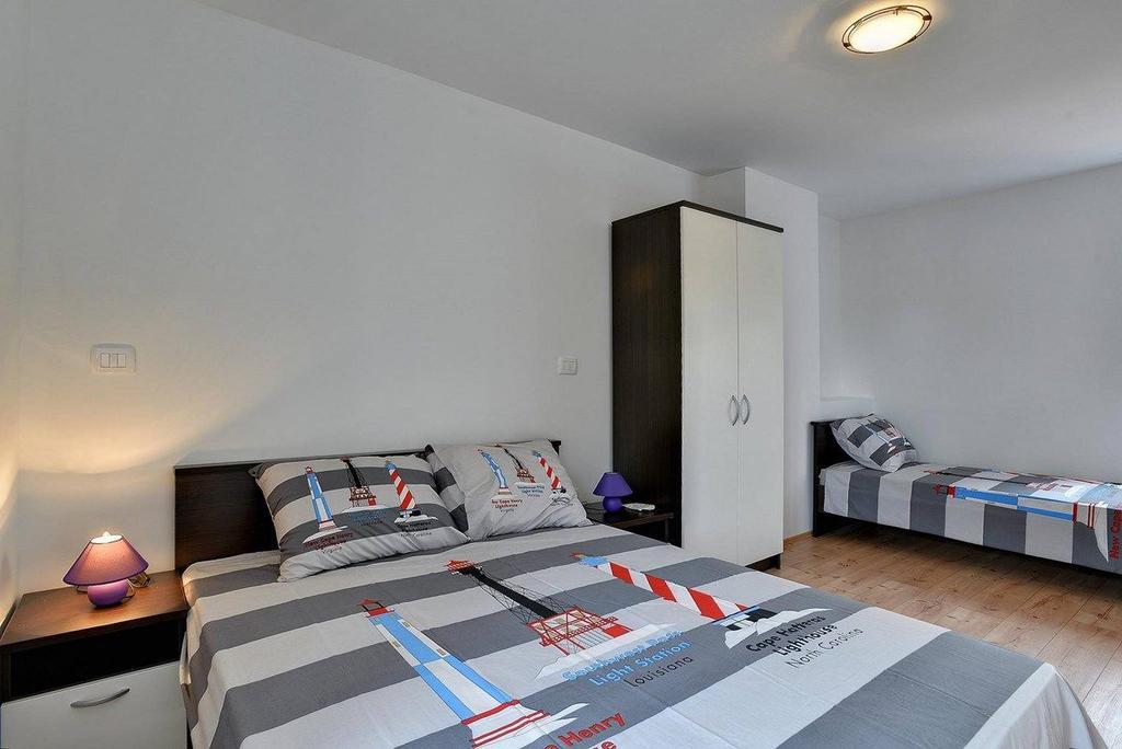 Villa Br Ližnjan Buitenkant foto